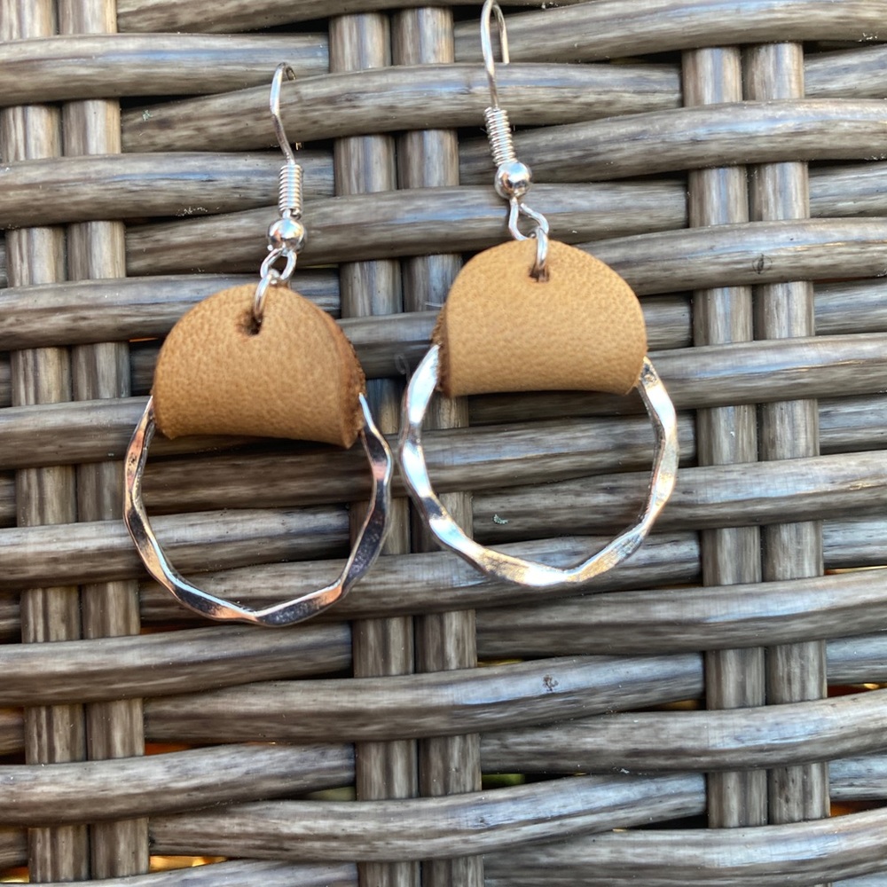 Leather and hoop earrings, handmade genuine leather earrings, classic vintage - Picture 4 of 5